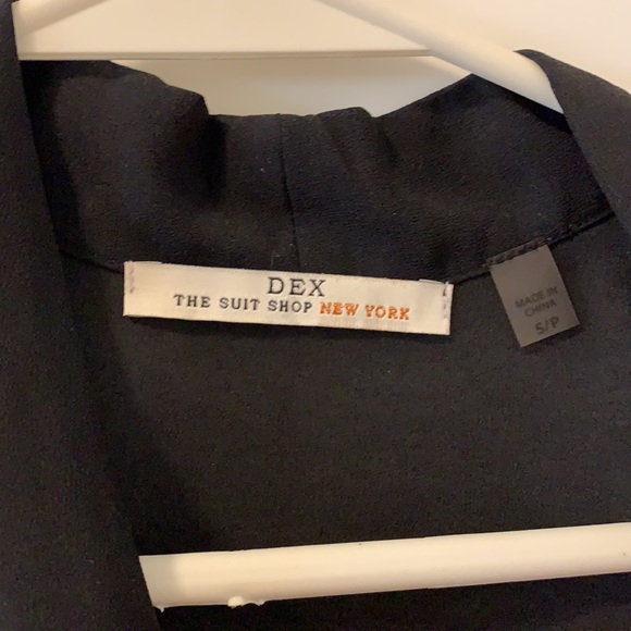 Sheer sleeveless blouse - Picture 2 of 3